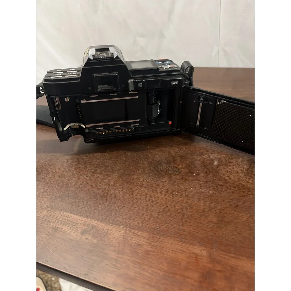 Minolta Maxxum 7000 AF 35mm SLR Camera with 50mm and Sigma 60-200mm Lense Manual